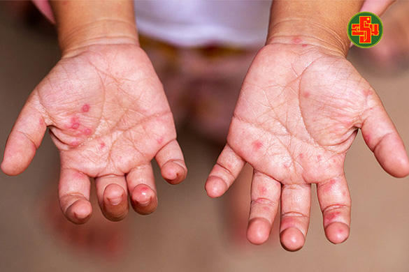 A doctor talking to an elderly patient in a hospital room.