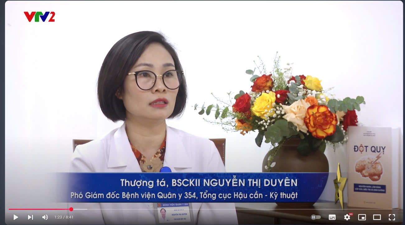 A doctor talking to an elderly patient in a hospital room.